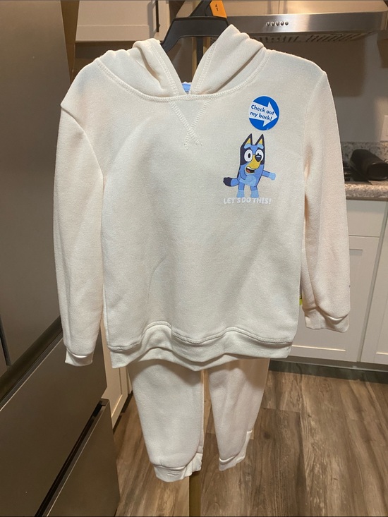 Bliey Other - Bluey Cream Kids Sweatshirt & Joggers Set with Bluey Graphic size 4T NWT unisex